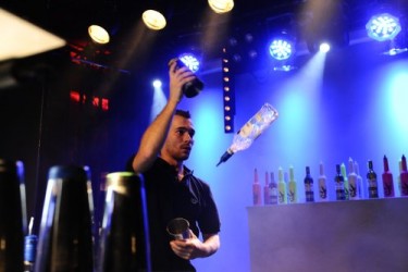 barman jongleur