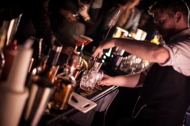 barman cocktail soirée événement